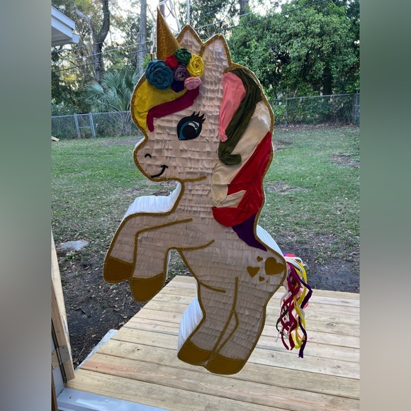 Unicorn 🦄 PIÑATA - Picture 4 of 4